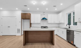 393 Southern Blvd, Bayville, NJ 08721