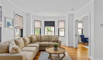 11 Sunshine Ct, Newport, RI 02840