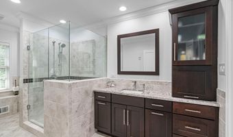 2317 S QUEEN St, Arlington, VA 22202