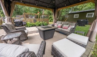 9658 Oakland St, Angola, NY 14006