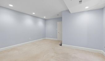 7032 WILSON Ln, Bethesda, MD 20817