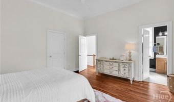221 E 32nd St, Savannah, GA 31401