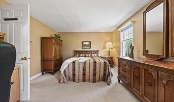 64 Colonial Vlg, Falmouth, ME 04105