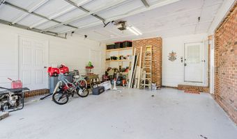 208 Edgewood Dr, Americus, GA 31709