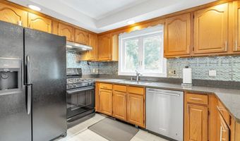 5 Strawberry Ln, Billerica, MA 01821