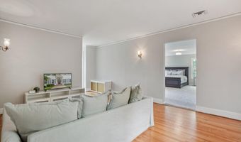 1805 ARMY NAVY Dr, Arlington, VA 22202