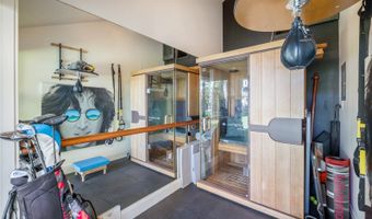 1586 Mokulua Dr, Kailua, HI 96734