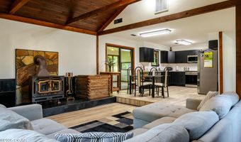 303 N Hudson Ave, Aurora, MO 65605