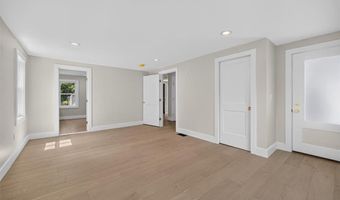 61 Applegate Rd, Cranston, RI 02920