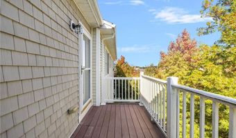 231 Maple Ave 204, Newport, RI 02840