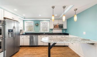6 MacAlder St, Narragansett, RI 02882