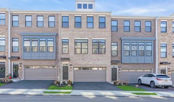 6 Augustus Dr, Middletown, NJ 07748