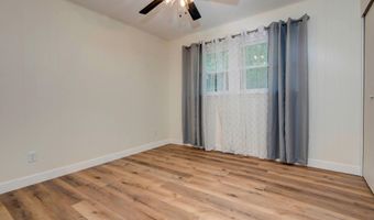 1520 S Carnation Dr, Aurora, MO 65605