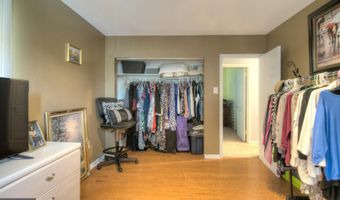 2 CLARK Dr, Barrington, NJ 08007