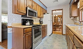 224 Sunderland Dr, Auburn, ME 04210
