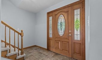 1330 N BRIARCLIFF Dr, Appleton, WI 54915