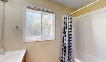 721 Meadow Pl, Ames, IA 50010