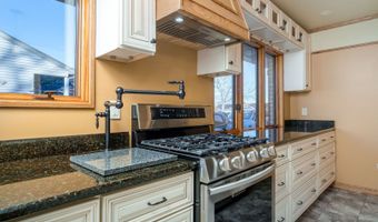 104 Lakewood Dr, Antioch, IL 60002