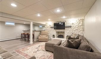 14 Wenscott Ln, North Providence, RI 02904