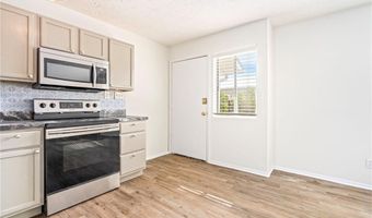 557 W GLENN Ave B-301, Auburn, AL 36830