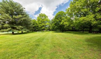 8809 SAUNDERS Ln, Bethesda, MD 20817