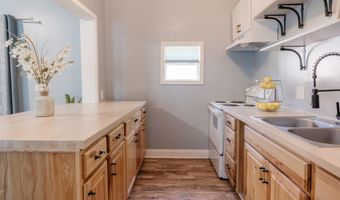 311 S Guegnon St, Abbeville, LA 70510