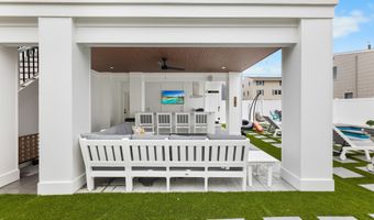 18 Mea Ln, Beach Haven, NJ 08008