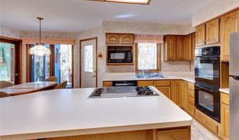 200 Greentree Cir, Aurora, OH 44202