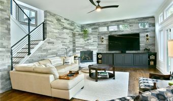 460 Club Dr, Aurora, OH 44202