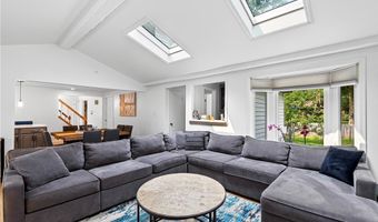 60 Fennec Ln, Amherst, NY 14051