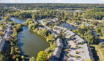 747 Peninsula Ct, Ann Arbor, MI 48105