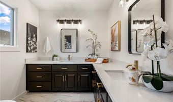 43 Strichen Ln, Bella Vista, AR 72715