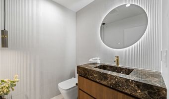 16105 Clear Oak Dr, Encino, CA 91436