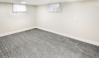 814 S High St, Aberdeen, SD 57401