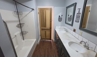 128 Elm St, Cabot, VT 05647
