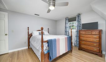 16 Iron Gate Ln, Cromwell, CT 06416