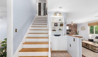 12 Robin Vale Dr, Glocester, RI 02857