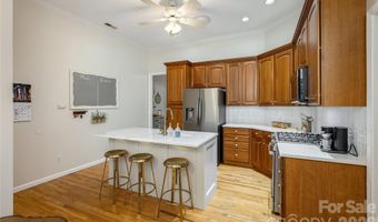 7 Oak Hollow Dr, Asheville, NC 28805
