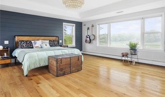 21 Preston Dr, Barrington, RI 02806