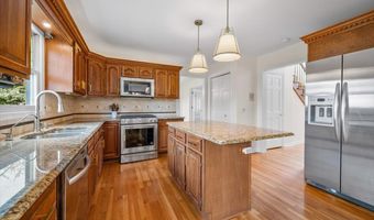 1713 Edgewood Dr, Algonquin, IL 60102