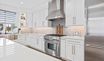 21 N Douglas Ave, Margate City, NJ 08402