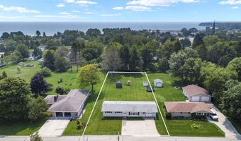210 E GREENFIELD Ave, Algoma, WI 54201