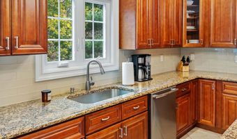 47 White Oak Ln, Aberdeen, NJ 07747