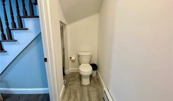 18 Hall Ave, Newport, RI 02840