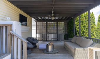 18 Waverly Rd, Branford, CT 06405
