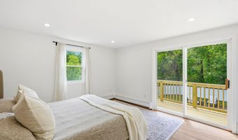 632 Raymond Rd, Chester, NH 03036