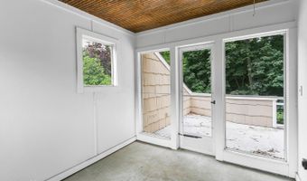 44 Tall Tree Rd, Middletown, NJ 07748
