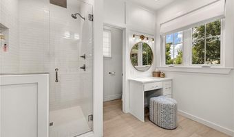 103 NE 7th St, Bentonville, AR 72712