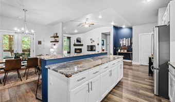 68 Elizabeth Dr, Bella Vista, AR 72715