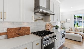 112 Farmington Cir, Agawam, MA 01030